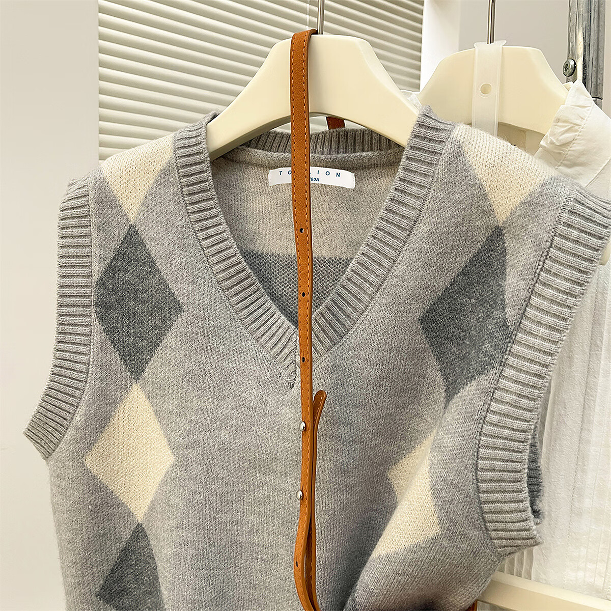 TonLion 2025 Autumn Winter Vintage Style Quilted V-Neck Pullover Vest for Women