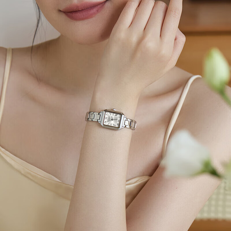 COMLORVEI Vintage Silver Small Square Quartz Waterproof Student Office Commuter Wristwatch D685