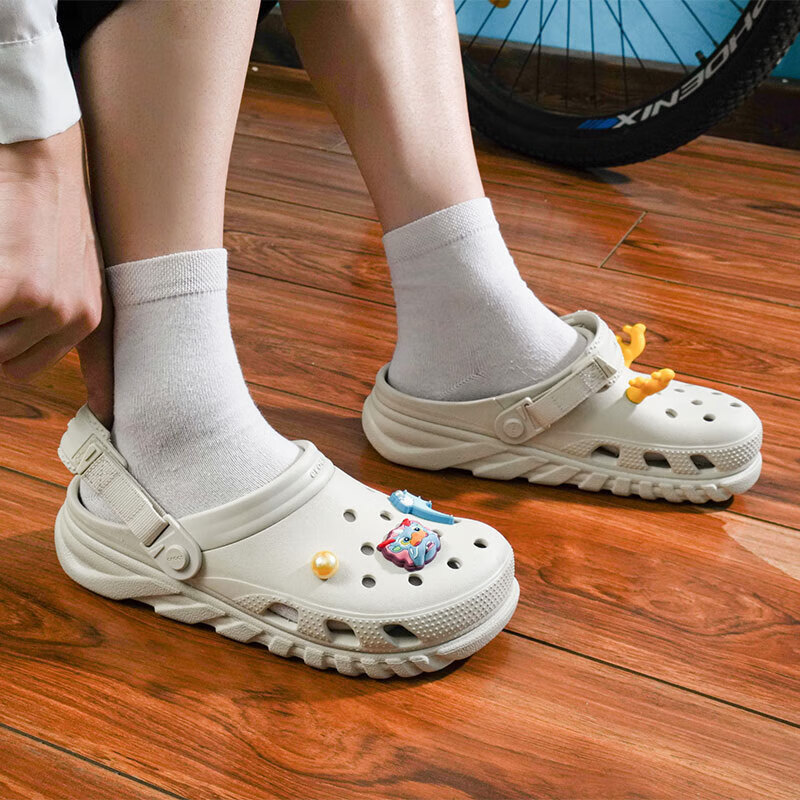 CROCS Unisex Clog Sandals, Outdoor Casual Fashion Trendy Beach Shoes Slippers, 208776-160, Size 39-40