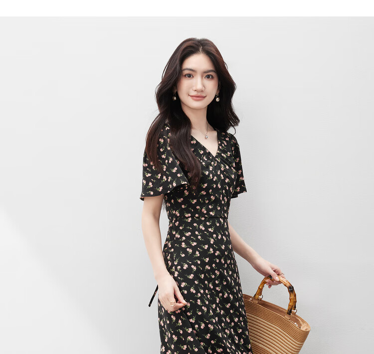 Sentubila V-Neck Trumpet Sleeve Floral Print Dress for Women, Summer Waist-Cinching Slimming A-Line Floral Dress, Romantic Mid-Length Dress with Rose Patter 4