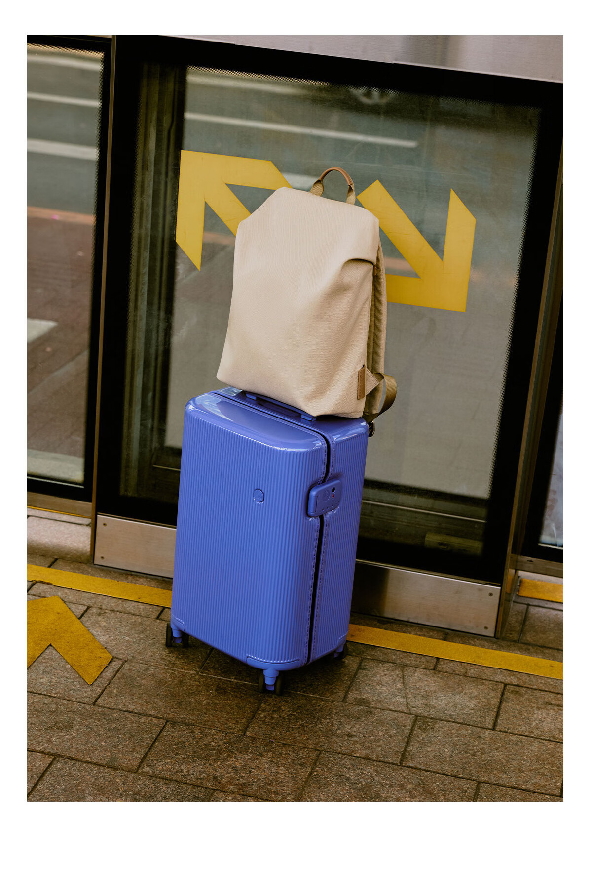 ITO "Lu Yuxiao Same Style" TRUFFLE 2 Rock White 18L Travel Lightweight Backpack for Men And Women, Air Bag Laptop Bag 15