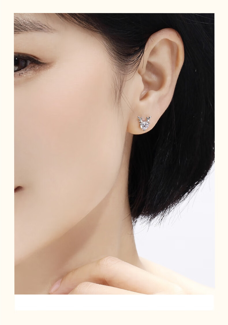 Chow Tai Fook Weekly Light Luxury High-End Silver Stud Earrings for Women Gift Box Birthday Present for Girlfriend 20