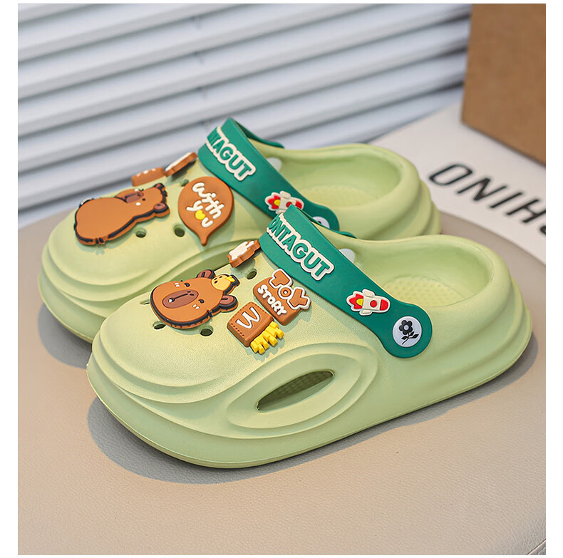 Montagut Boys' Clog Sandals Children's Slippers for Ages 6-12 Indoor Non-Slip Sports Beach Closed-Toe Sandals 12