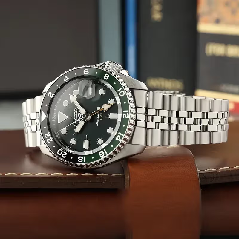 SEIKO 5 Sports Waterproof Mechanical Wristwatch, Fashionable Men's Steel Strap Watch, Holiday Gift, SSK035K1