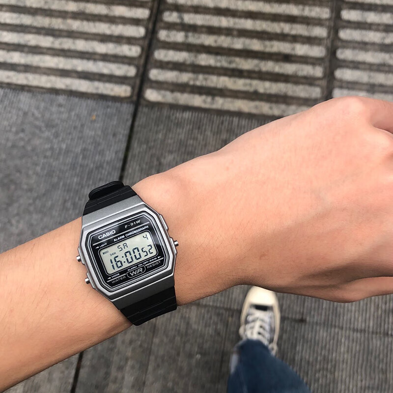 Casio Casio F-91W Watch for Men And Women, Retro Small Square Student Watch F-91WM