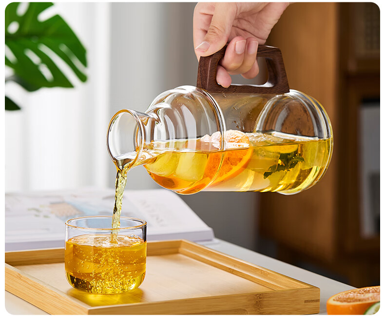 Meisini Glass Cold Water Pitcher, Heat-Resistant Thickened Glass Pitcher with Wooden Handle, for Boiled Water And Summer Drinks 1