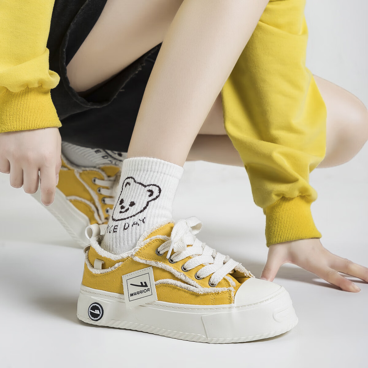 Huili Official Women's Low-Top Canvas Shoes, Trendy Versatile Non-Slip Wear-Resistant Canvas Shoes for Women, Yellow Rice Color, Size 38