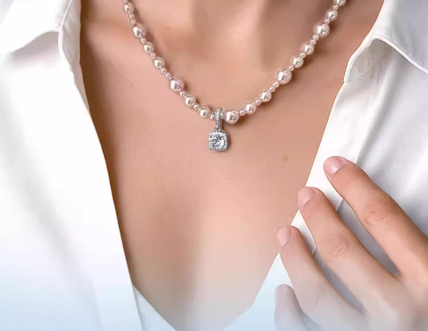 AJIDOU Elegant Faux Pearl Necklace with Small Sugar Cube Pendant, Collarbone Chain Gift for Girlfriend Or Wife, Mid-Autumn Festival Present 2