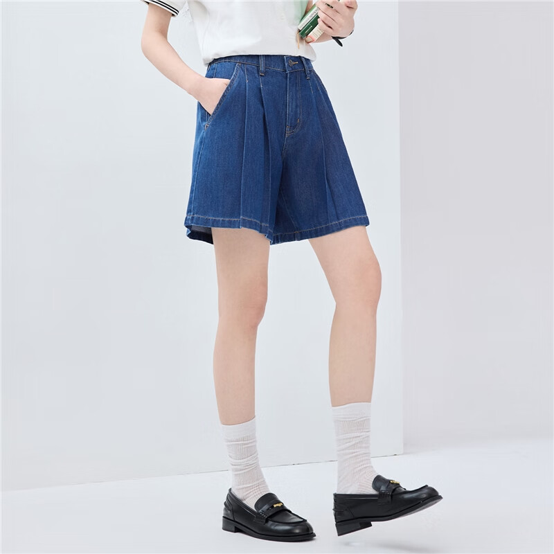 Giordano Women's Denim Shorts with High-Tech Cooling Pleated Fabric, Semi-Elastic Waistband, Lightweight Denim Pants 13405239