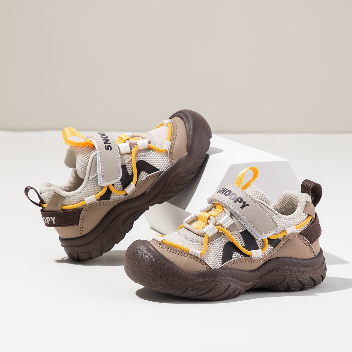 SNOOPY Children's Sports Shoes, Lightweight And Comfortable, for Boys And Girls, Outdoor Wear-Resistant Casual Shoes, 3868 Beige Brown, Size 31