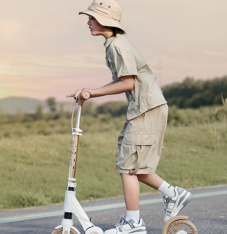 Maidomi Children's Scooter for Ages 6-12, Foldable Two-Wheel Commuter Scooter for Teens and Adults, Music and Flashing Wheels, Lilac Sand Color 1