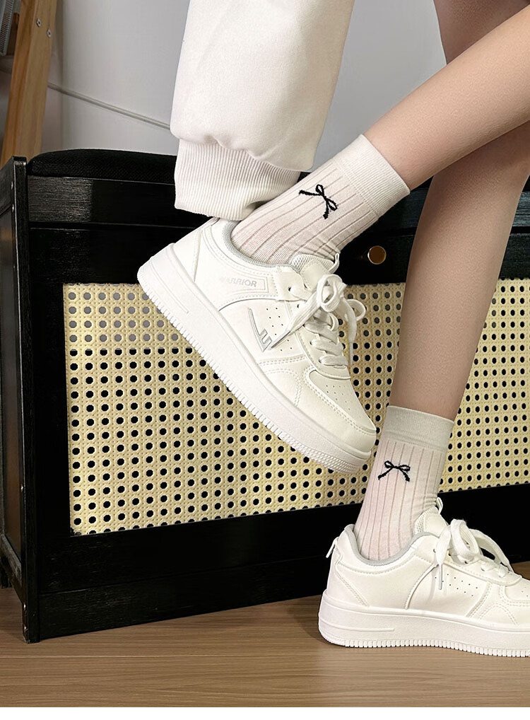 Huili Air Force One Couple Sneakers for Women And Men, Autumn Casual Shoes, Versatile Footwear for Women, White And Silver, Size 42 7
