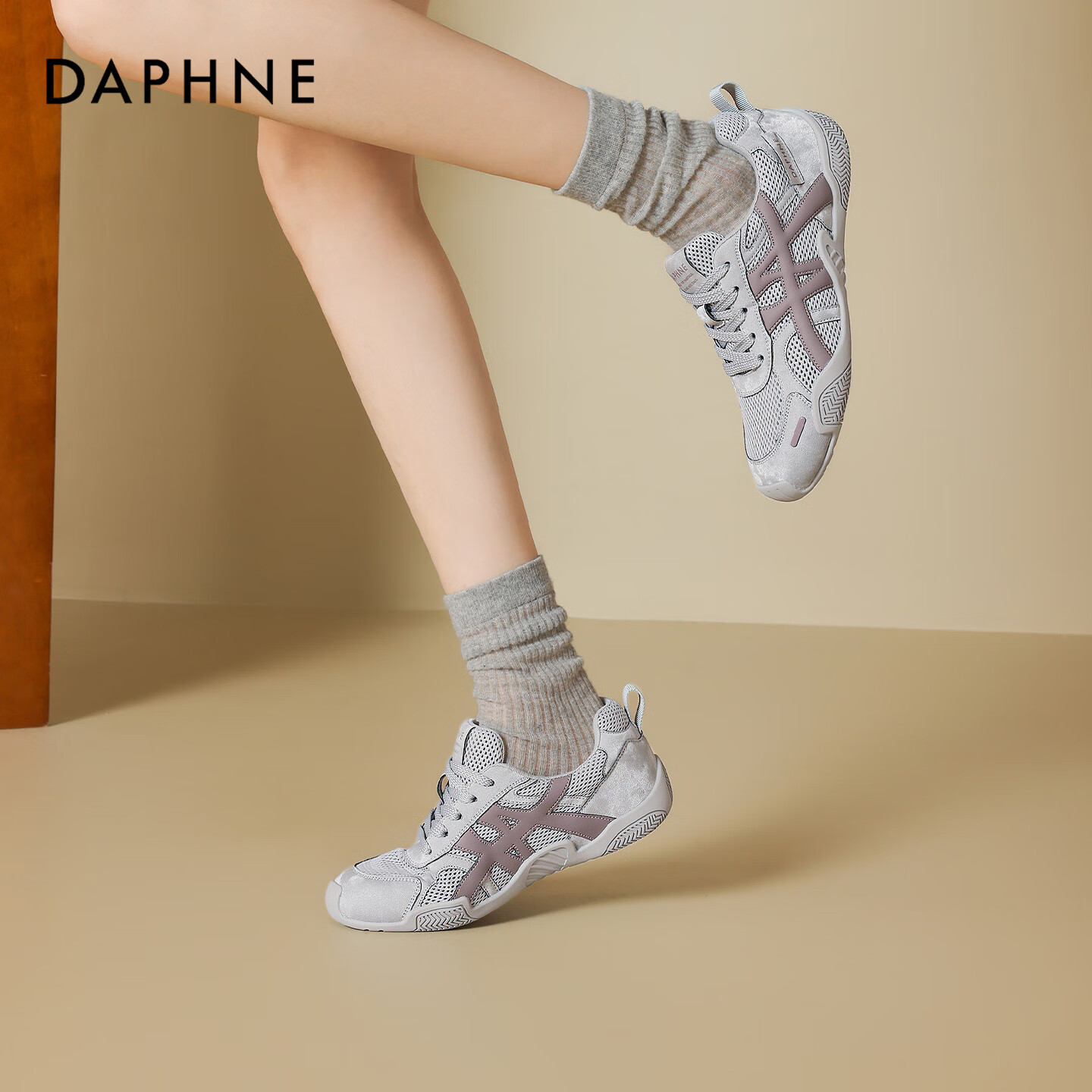 Женские кроссовки DAPHNE