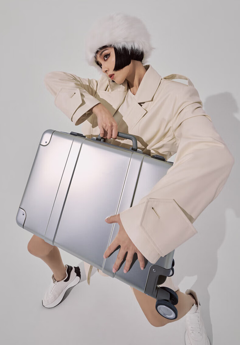 90 Points 20-inch Aluminum Magnesium Alloy Trolley Case Metal Carry-on Luggage Unisex High-end Business Password Lock Silver 1