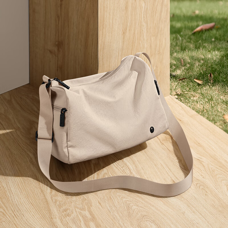 GOLF Men's Casual Single Shoulder Bag Lightweight Water-Resistant Crossbody Bag for Men and Women, Phone and iPad Holder, Cycling and Fitness Bag