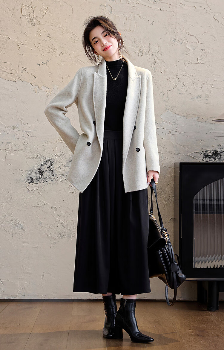Dme [Elegant Aesthetics] Winter New Slim Fit Long Sleeve Double-Breasted Shearling Wool Short Coat for Women 15
