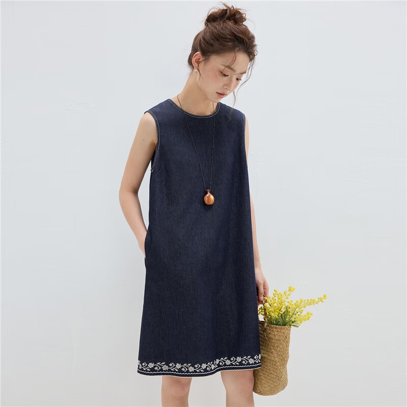 Джинсовое платье Giordano, женское, летнее, с вышивкой, круглым вырезом, без рукавов, модель 18465809
