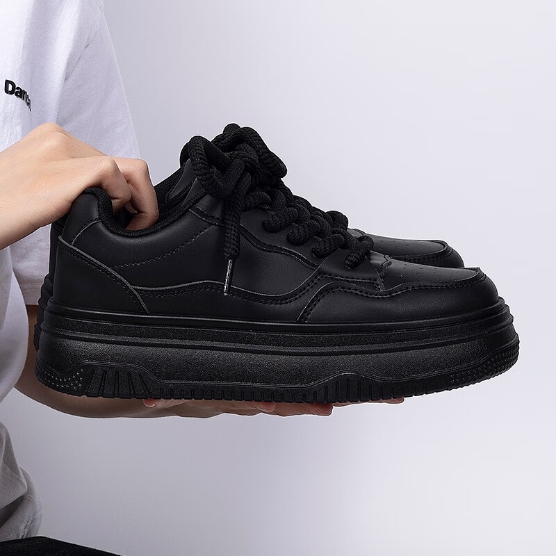 Global Thick Sole Platform Shoes Women's 2025 New Autumn Winter Popular Skirt Matching Casual Lightweight Black Shoes