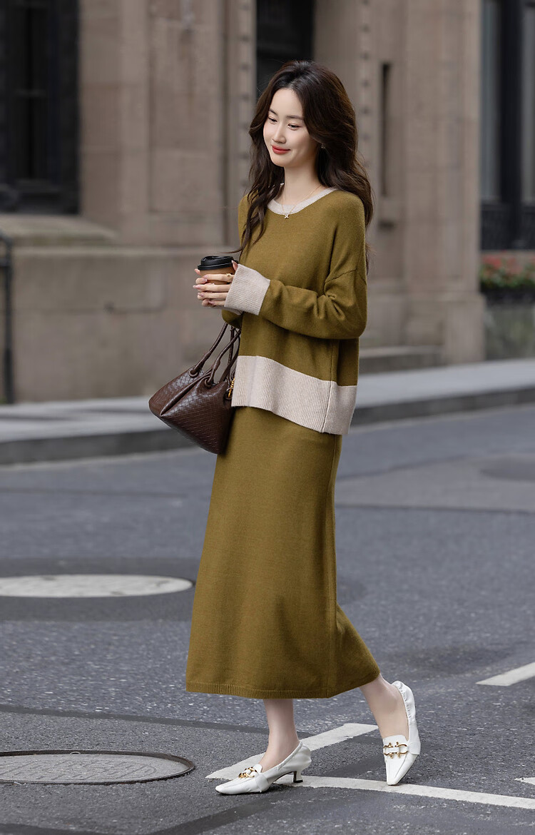 Demana Art Series Senior Sister Set Winter Lightweight Oxygen Fiber Yarn Color-Block Round Neck Top and Skirt Two-Piece Set for Women 5