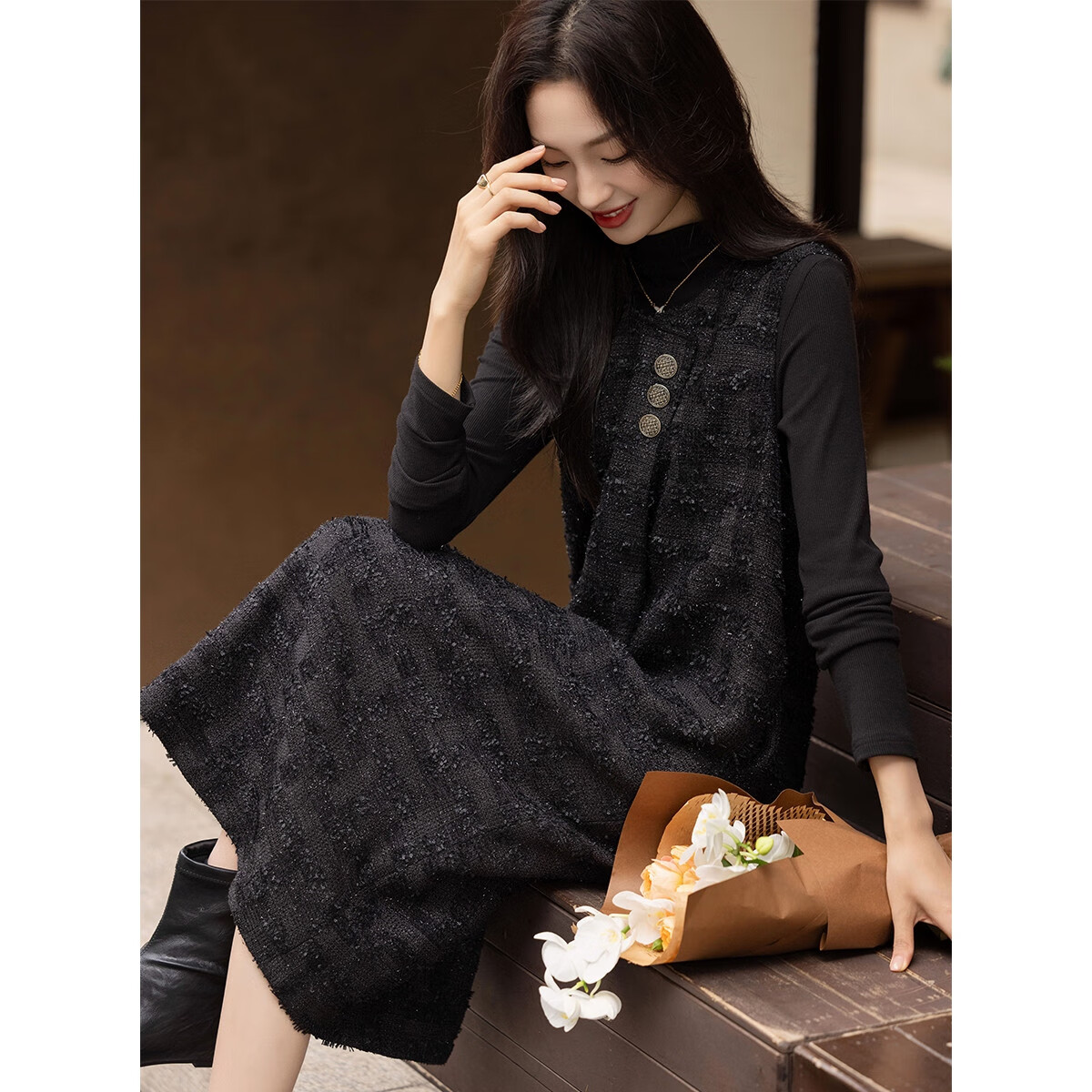 Demana Intelligent Little Black Dress Winter Simple Round Neck Shiny Sleeveless Pleated Decorative Button A-Line Women's Vest Dress