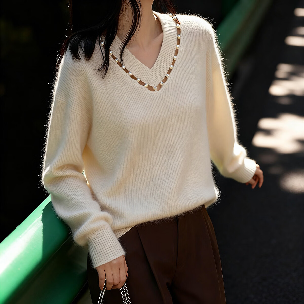 Demana [Lightwear Collection] Autumn Lady Style V-Neck Hollow Pearl Thread Drop Shoulder Slim Knit Sweater for Women