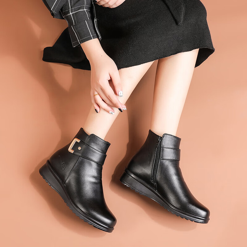 Warrior Women's Winter Cotton Shoes Fleece Lined Non-Slip Warm Elderly Short Boots Mid-Aged Leather Shoes 0871 Cotton Size 40