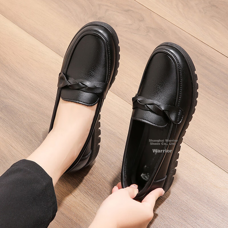 Huili Mom Shoes, Comfortable for Elderly in Spring And Autumn, for Middle-Aged Women Aged 50-60, Soft Sole Non-Slip Leather Shoes for Seniors, 0044 Black Size 36