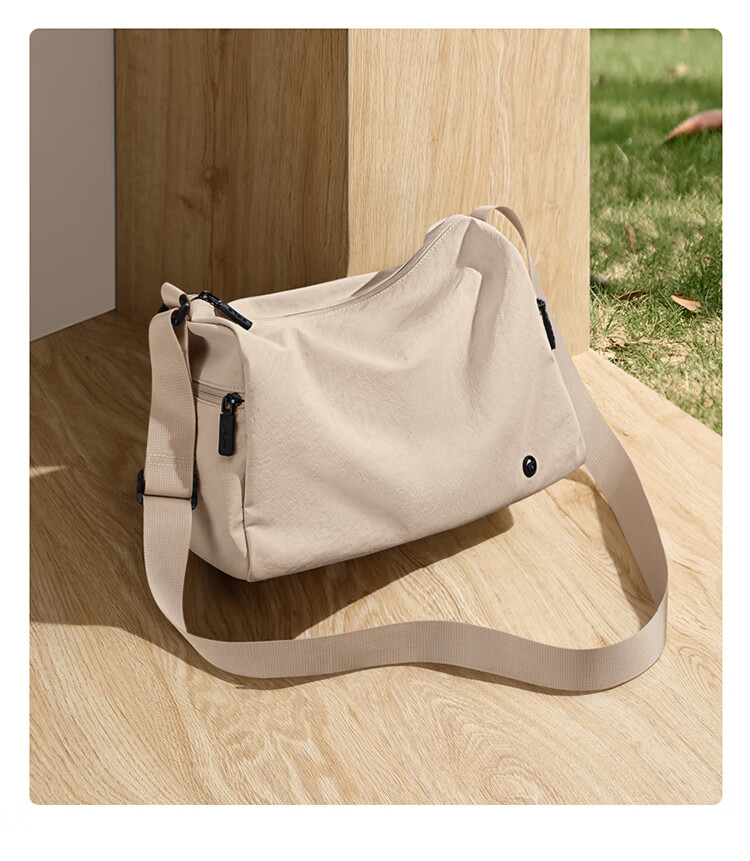 GOLF Men's Casual Single Shoulder Bag Lightweight Water-Resistant Crossbody Bag for Men and Women, Phone and iPad Holder, Cycling and Fitness Bag 26
