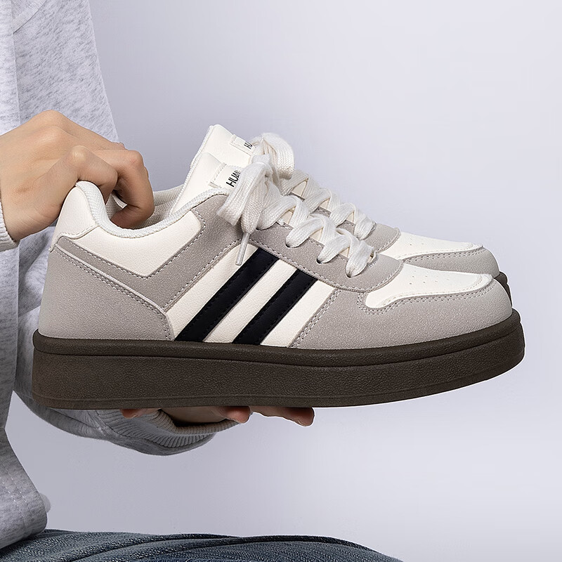 Global Beige Platform Height Increasing Thick Sole Sneakers Women Spring 2026 New Popular Versatile Lightweight Casual Shoes