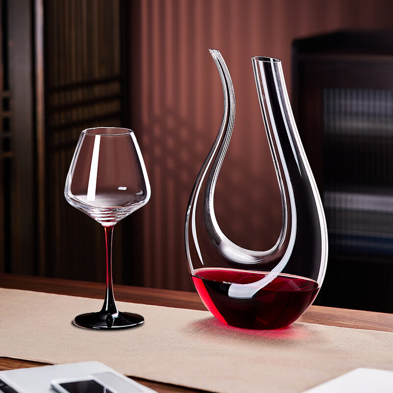 QINGPINGGUO Crystal Glass Red Wine Decanter and Glass Rack Set 8-Piece Luxury Red Bowtie Wine Goblets