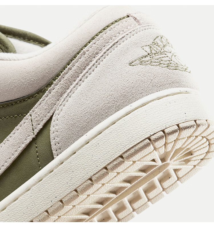 Jordan Men's Casual Shoes Barbed Autumn Winter Colorway AJ1 JORDAN 1 Sneakers HV4089-201 Off-White/Green Size 42 3