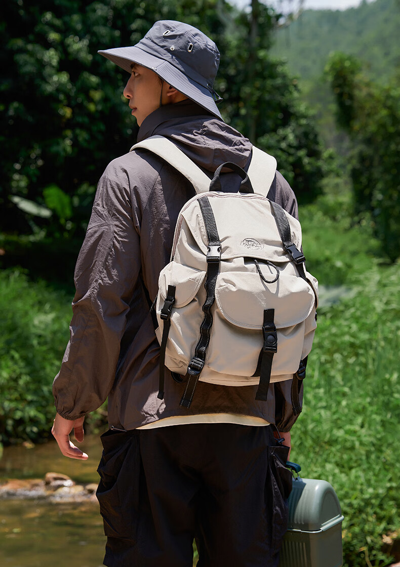 Dickies Large Capacity Waterproof Lightweight Outdoor Camping Hiking Travel Commuter Laptop Backpack 18