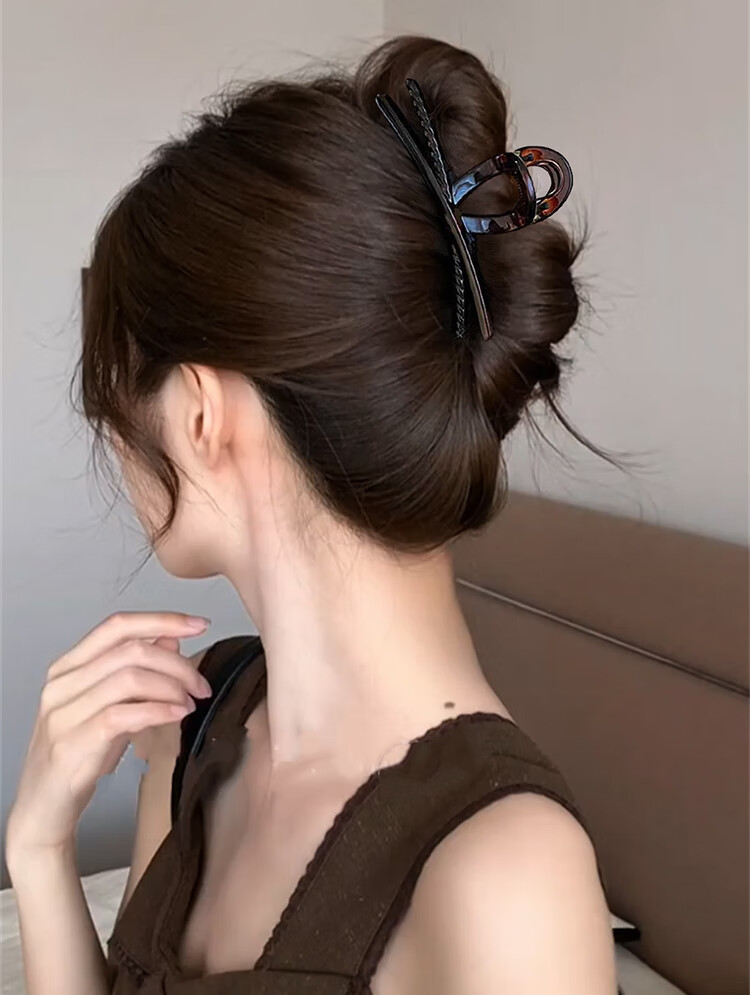 Xiangwan Elegant Hair Clip Shark Clip Korean Style Hair Accessories Versatile Hair Claw for Girls Birthday Gift 1