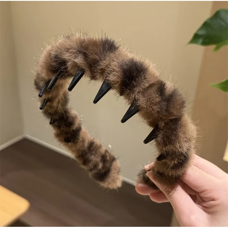 YeFeiLi Leopard Print Plush Teeth Hairband for Women, Face Washing Hair Clip, High Crown Hair Accessory, Hairband for Managing Flyaways, Autumn Winter Headwear, Dark Coffee 9