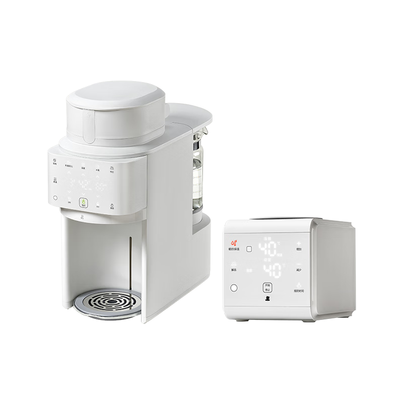 Little White Bear Fully Automatic Baby Milk Maker 5071 + Automatic Clamping Milk Shaker 5109 Set