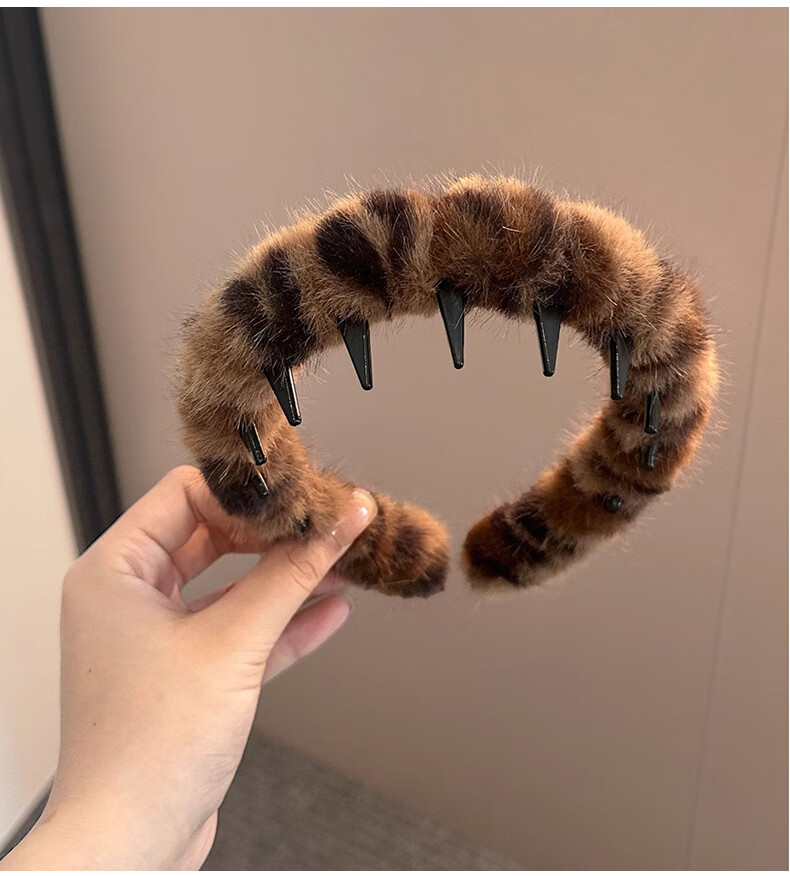 YeFeiLi Leopard Print Plush Teeth Hairband for Women, Face Washing Hair Clip, High Crown Hair Accessory, Hairband for Managing Flyaways, Autumn Winter Headwear, Dark Coffee 15