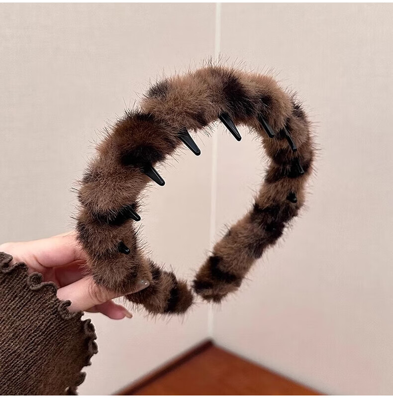 YeFeiLi Leopard Print Plush Teeth Hairband for Women, Face Washing Hair Clip, High Crown Hair Accessory, Hairband for Managing Flyaways, Autumn Winter Headwear, Dark Coffee 14