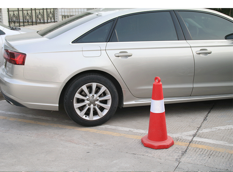 皇驰 塑料反光路锥路障锥 红白塑料圆锥雪糕筒 65cm提环交通安全警示