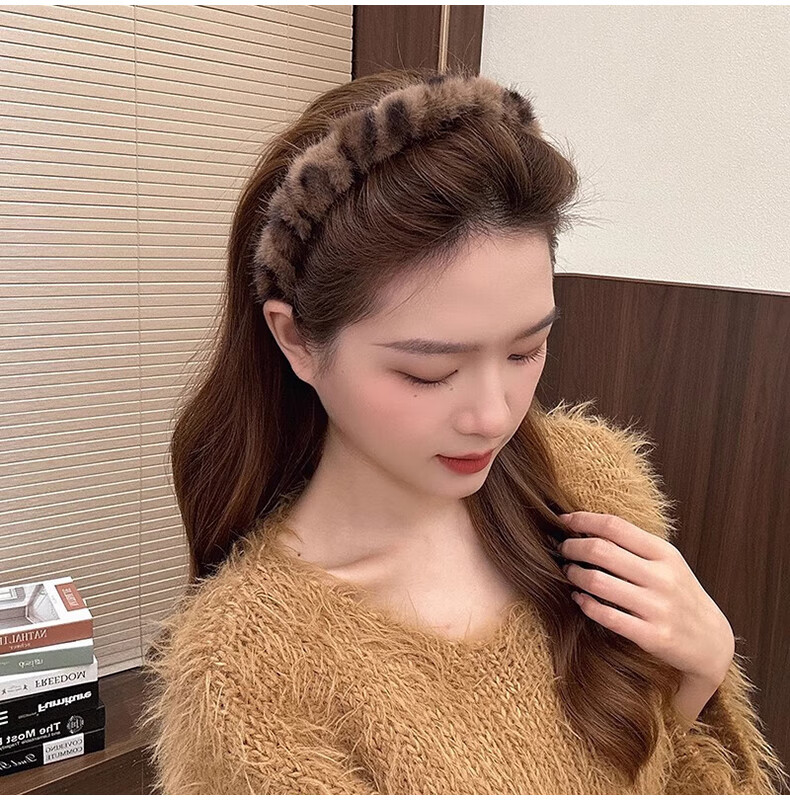 YeFeiLi Leopard Print Plush Teeth Hairband for Women, Face Washing Hair Clip, High Crown Hair Accessory, Hairband for Managing Flyaways, Autumn Winter Headwear, Dark Coffee 1