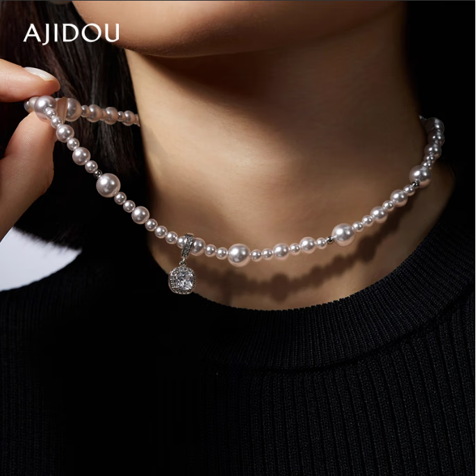 AJIDOU Elegant Faux Pearl Necklace with Small Sugar Cube Pendant, Collarbone Chain Gift for Girlfriend Or Wife, Mid-Autumn Festival Present
