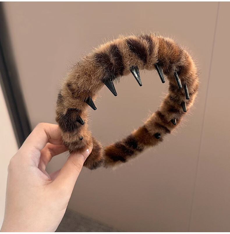 YeFeiLi Leopard Print Plush Teeth Hairband for Women, Face Washing Hair Clip, High Crown Hair Accessory, Hairband for Managing Flyaways, Autumn Winter Headwear, Dark Coffee 16