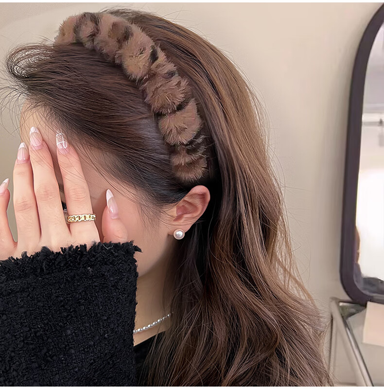YeFeiLi Leopard Print Plush Teeth Hairband for Women, Face Washing Hair Clip, High Crown Hair Accessory, Hairband for Managing Flyaways, Autumn Winter Headwear, Dark Coffee 10