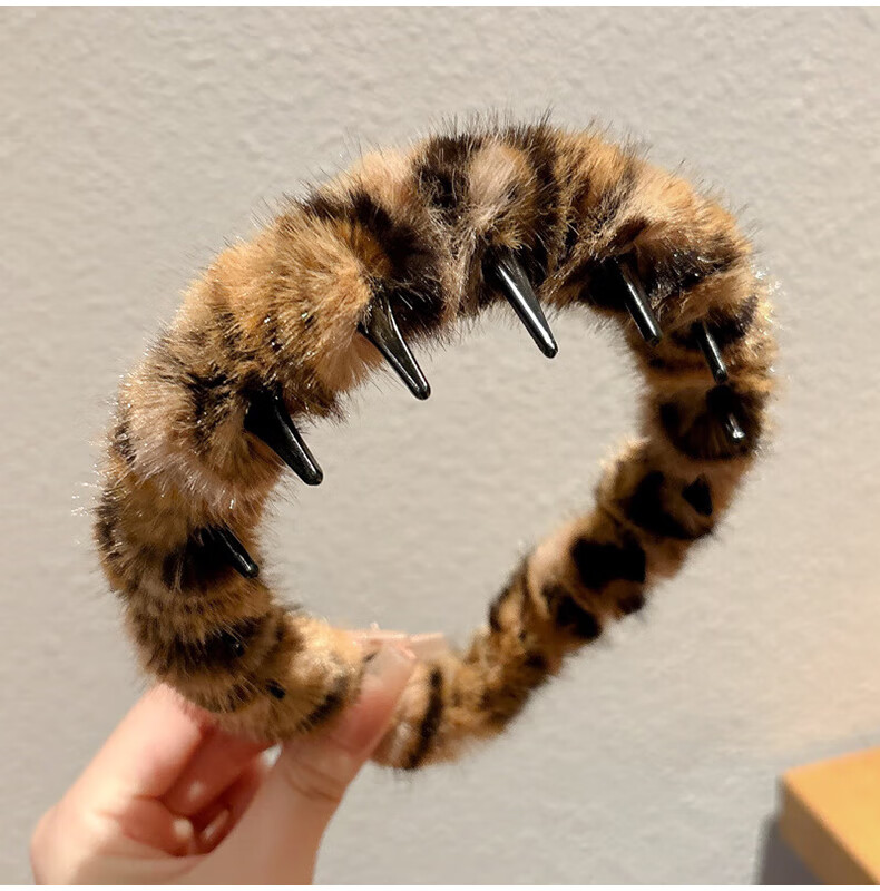 YeFeiLi Leopard Print Plush Teeth Hairband for Women, Face Washing Hair Clip, High Crown Hair Accessory, Hairband for Managing Flyaways, Autumn Winter Headwear, Dark Coffee 17