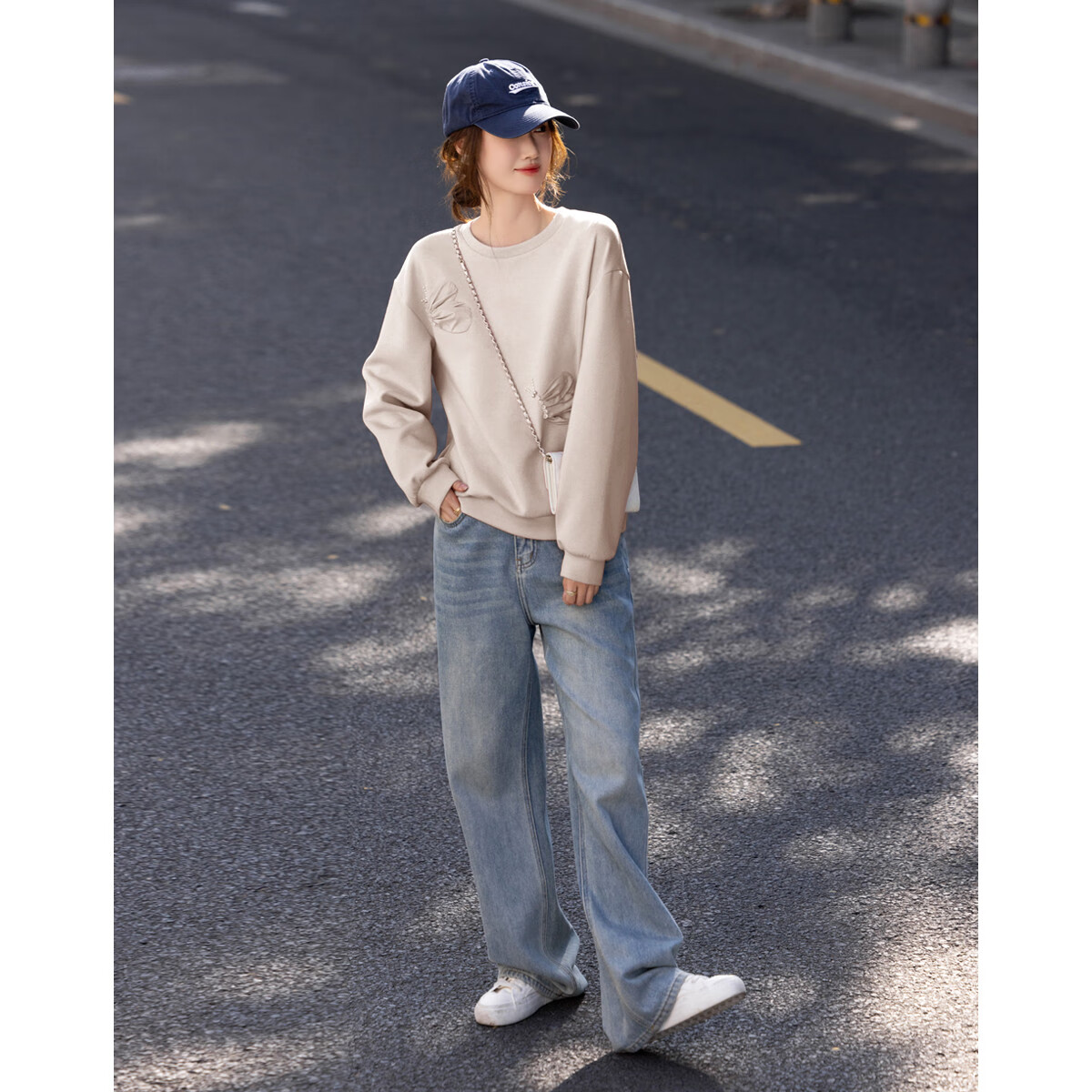 DME 350G Air Layer Spring 3D Butterfly Patch Beaded Loose Fit Flesh-Hiding Women's Sweatshirt