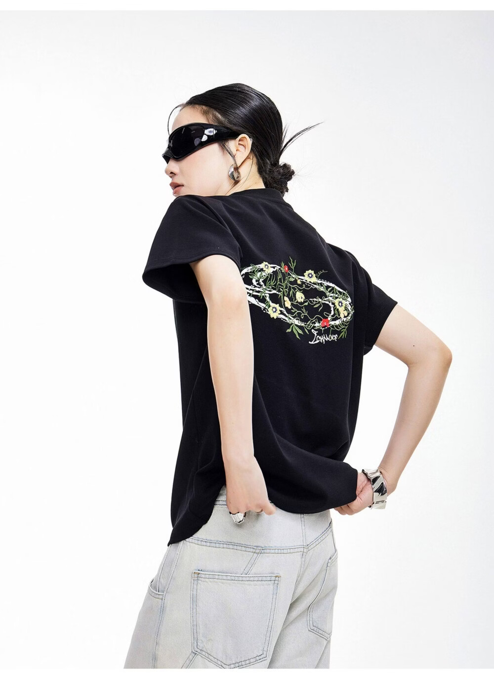 ICH MODE American Style Floral Embroidery Shoulder-Fitting Short Sleeve T-Shirt Women Spring Summer New Slim Fit Half High Neck Half Sleeve Top White S 20