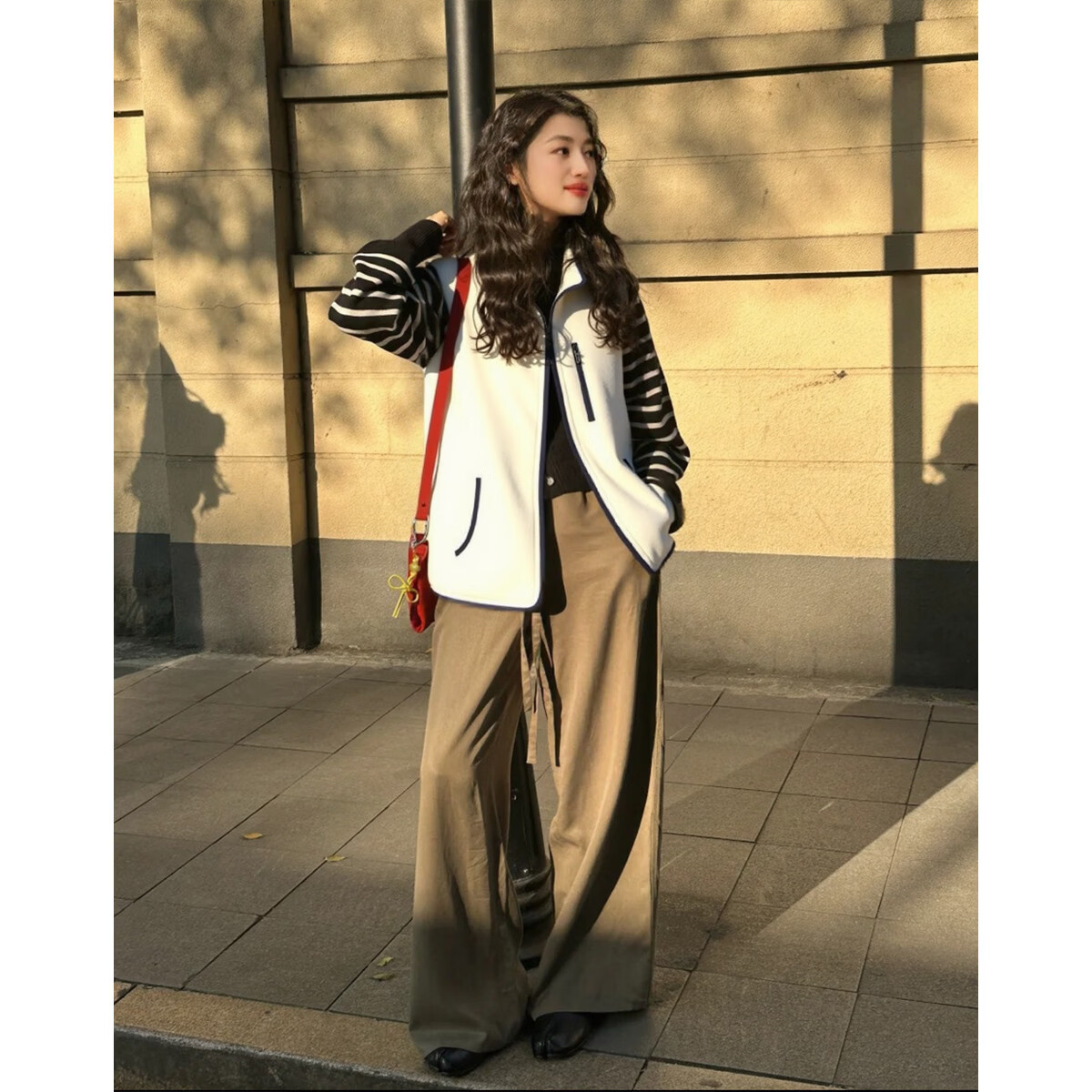 Demana [Comfort Warm Double-Sided Fleece] Spring Sports Style Stand Collar Color-Block Zipper Trim Sleeveless Curved Pocket Women's Jacket