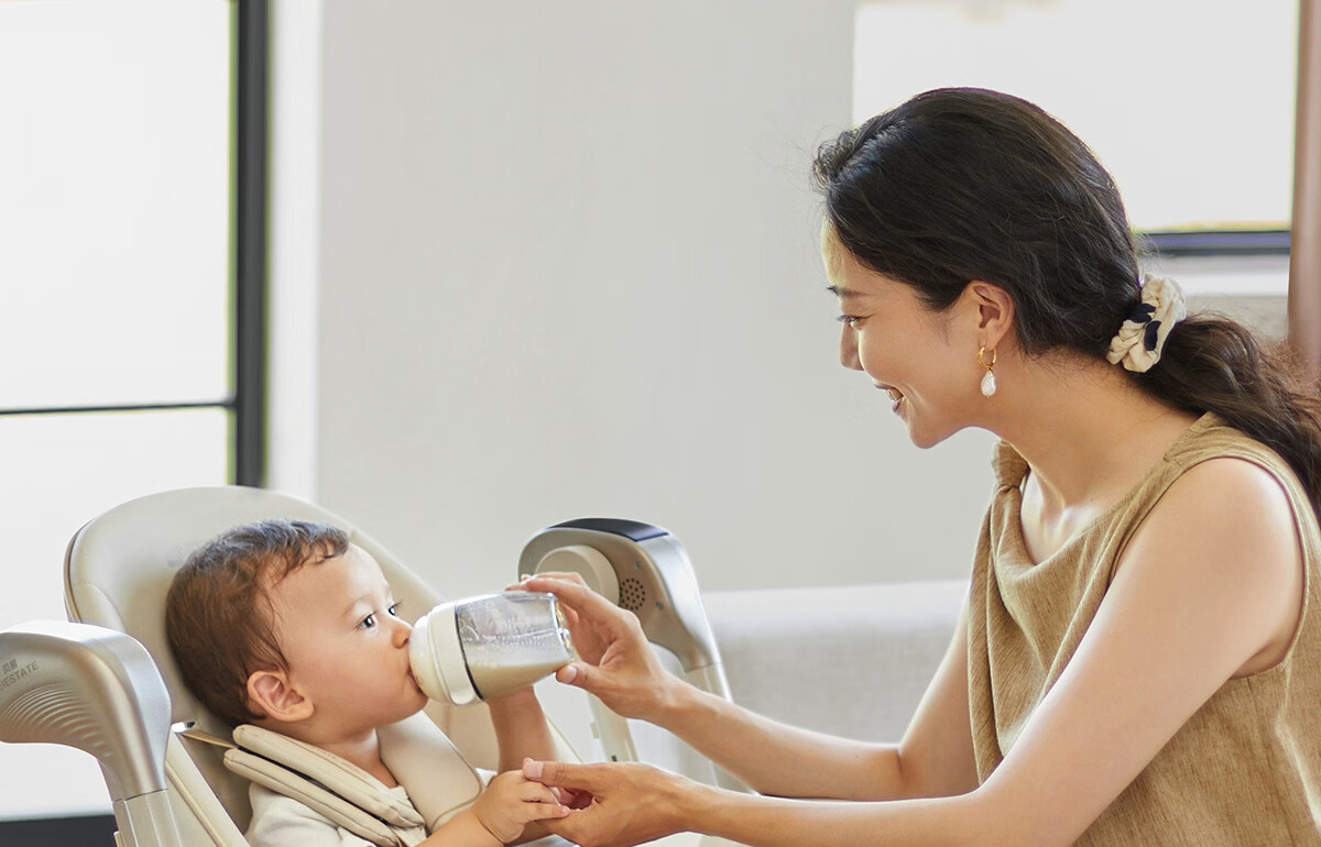 Beiyi 2-in-1 Baby High Chair and Rocker Khaki 57