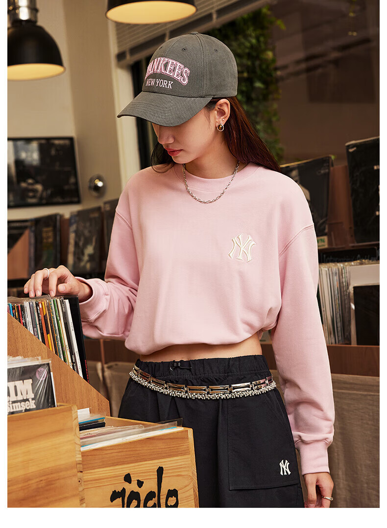 MLB Unisex Back Logo Large Print Crewneck Pullover Sweatshirt 25 Autumn New 3AMTM0654-50BKS-S 1