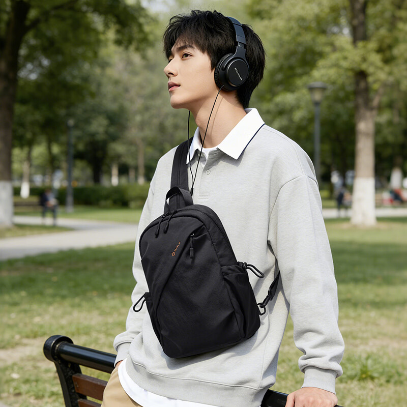 GOLF Men's Chest Bag Lightweight Crossbody Shoulder Bag for Men and Women, Phone and iPad Bag, Cycling Sports Small Backpack