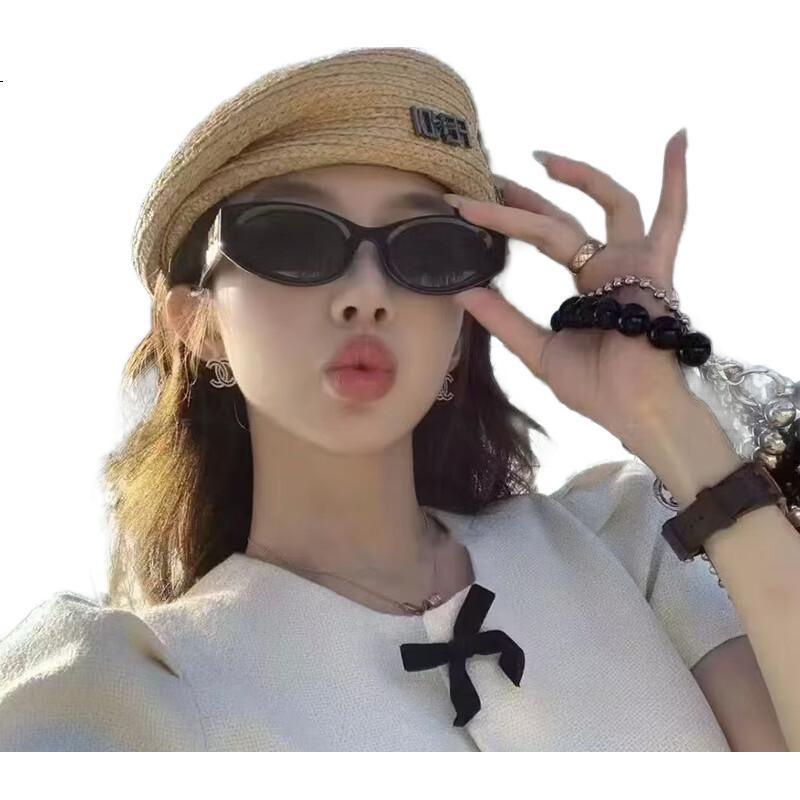 Черные солнцезащитные очки MiuMiu